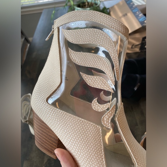 Coconuts by Matisse Cloud Nine White and Clear Western Booties - Picture 9 of 10